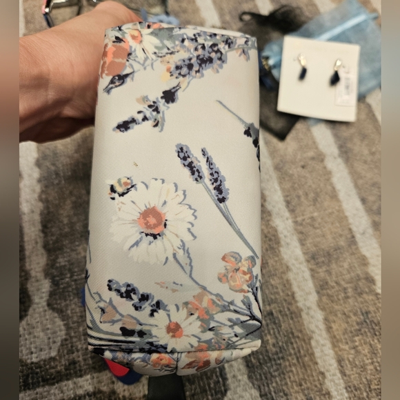 NEW Butterfly & Blues 🦋 Kendra Scott Earrings, VS Cosmetic Pouch + More - Picture 7 of 15